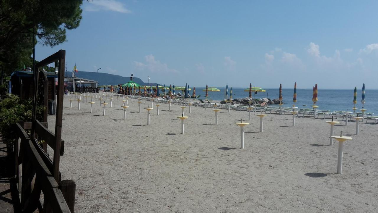 Appartamento Lido 'With Parking Space Included' Toscolano Maderno Bagian luar foto
