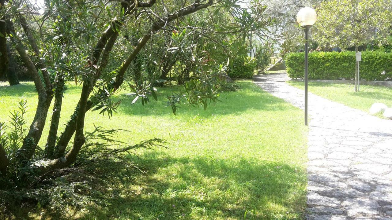 Appartamento Lido 'With Parking Space Included' Toscolano Maderno Bagian luar foto